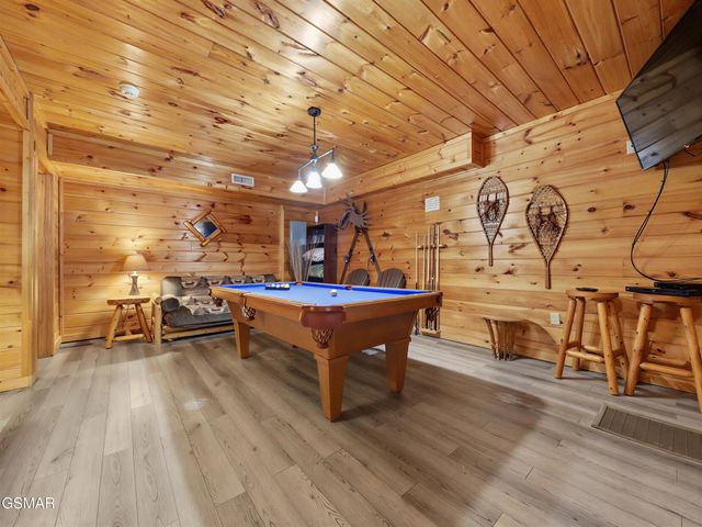 952 Iron Mountain Road, Pigeon Forge, TN 37863