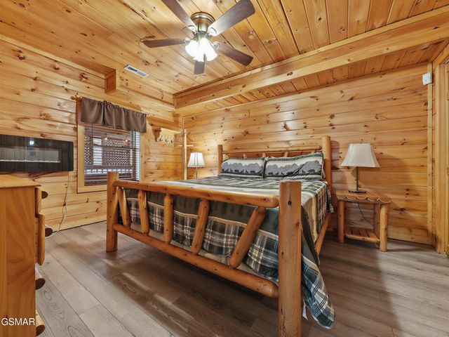 952 Iron Mountain Road, Pigeon Forge, TN 37863