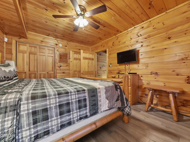 952 Iron Mountain Road, Pigeon Forge, TN 37863