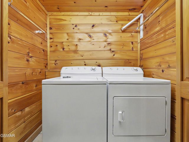 952 Iron Mountain Road, Pigeon Forge, TN 37863