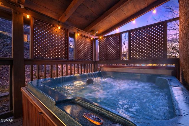 952 Iron Mountain Road, Pigeon Forge, TN 37863