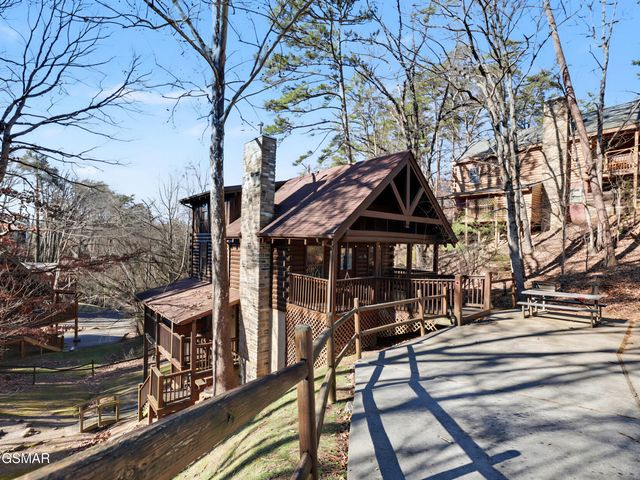 952 Iron Mountain Road, Pigeon Forge, TN 37863