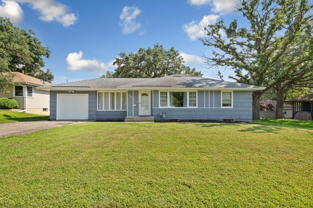 7009 Cedar Lake Road S, Saint Louis Park, MN 55426