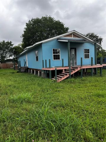 522 Grand Avenue, Bacliff, TX 77518