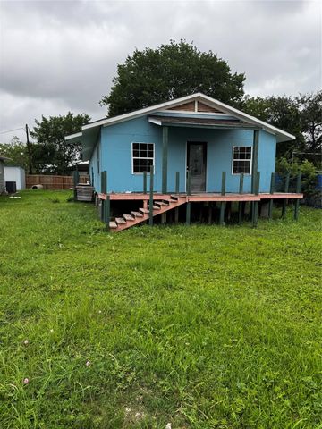 522 Grand Avenue, Bacliff, TX 77518
