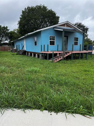522 Grand Avenue, Bacliff, TX 77518