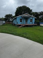522 Grand Avenue, Bacliff, TX 77518