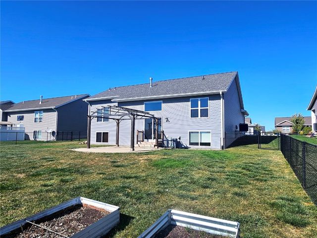 157 Bent Creek Drive, Marion, IA 52302