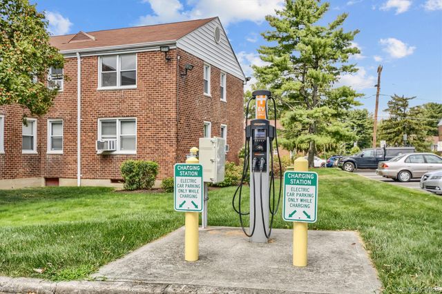 6 Bryant Crescent 1H, White Plains, NY 10605