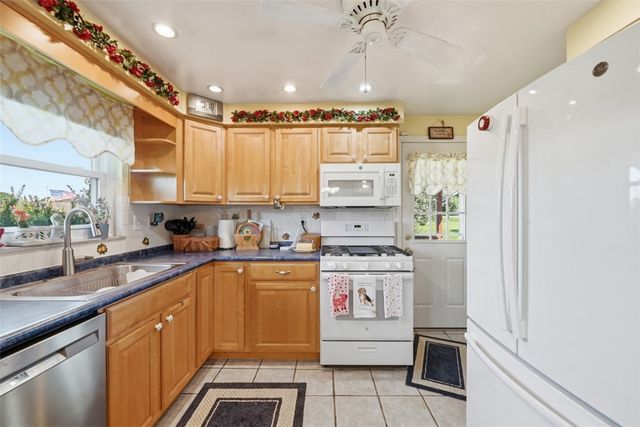 100 Burbank Dr, Hempfield Twp, PA 15642