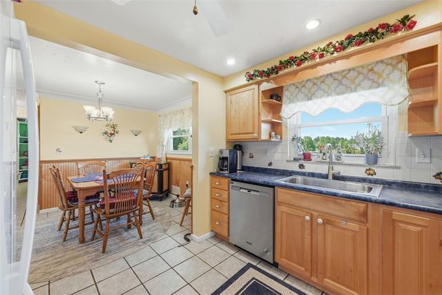 100 Burbank Dr, Hempfield Twp, PA 15642