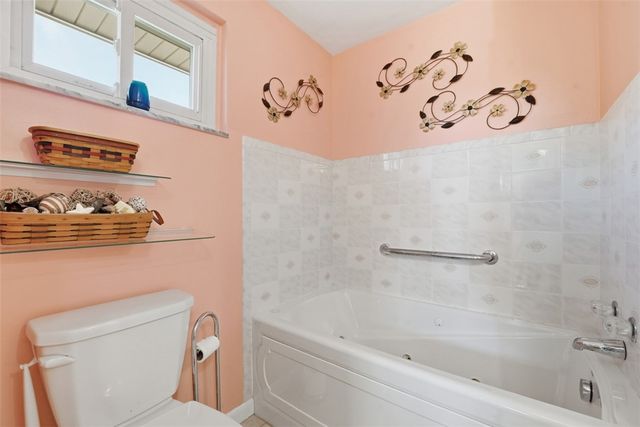 100 Burbank Dr, Hempfield Twp, PA 15642