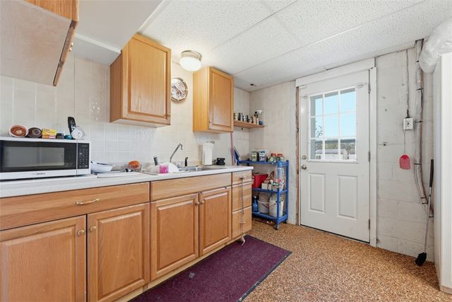 100 Burbank Dr, Hempfield Twp, PA 15642