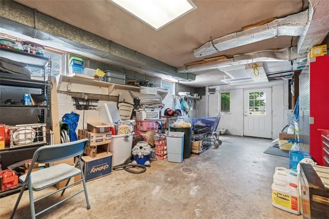 100 Burbank Dr, Hempfield Twp, PA 15642