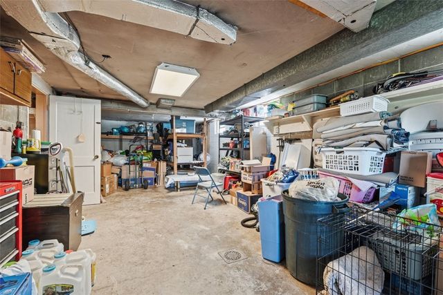 100 Burbank Dr, Hempfield Twp, PA 15642