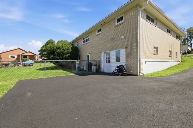 100 Burbank Dr, Hempfield Twp, PA 15642