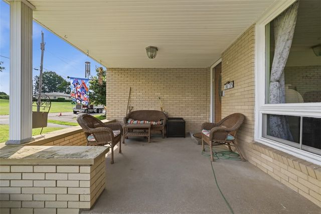 100 Burbank Dr, Hempfield Twp, PA 15642