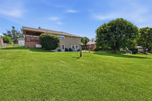 100 Burbank Dr, Hempfield Twp, PA 15642