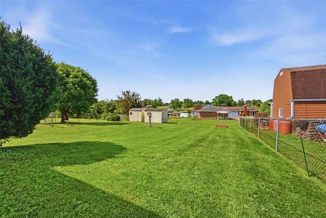 100 Burbank Dr, Hempfield Twp, PA 15642