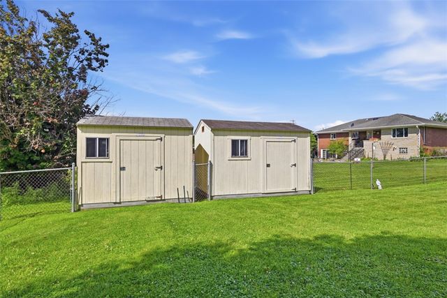 100 Burbank Dr, Hempfield Twp, PA 15642