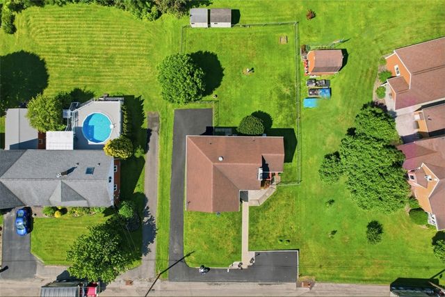 100 Burbank Dr, Hempfield Twp, PA 15642