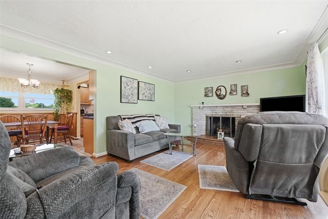 100 Burbank Dr, Hempfield Twp, PA 15642