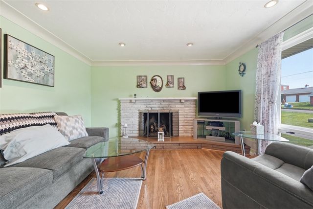 100 Burbank Dr, Hempfield Twp, PA 15642