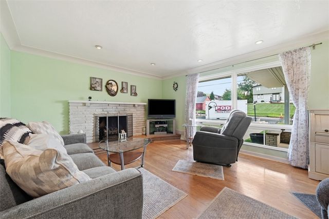 100 Burbank Dr, Hempfield Twp, PA 15642