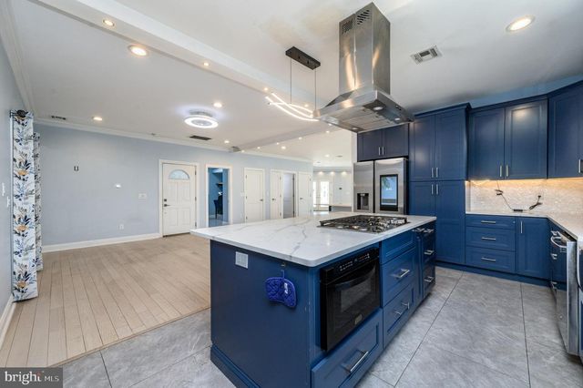 11 BROOK RD, Kendall Park, NJ 08824