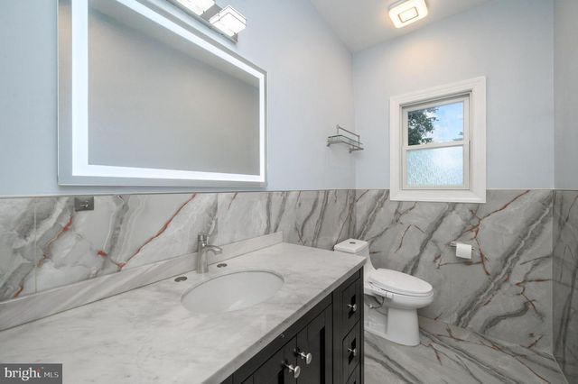 11 BROOK RD, Kendall Park, NJ 08824