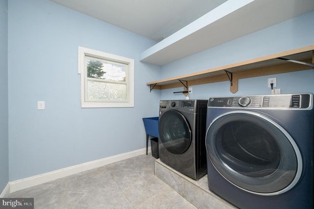 11 BROOK RD, Kendall Park, NJ 08824