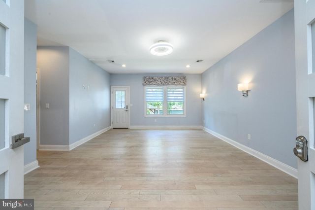 11 BROOK RD, Kendall Park, NJ 08824