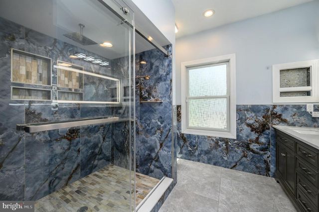 11 BROOK RD, Kendall Park, NJ 08824