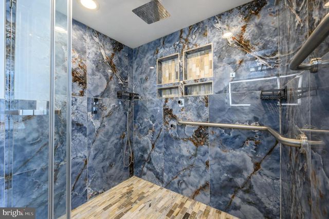 11 BROOK RD, Kendall Park, NJ 08824