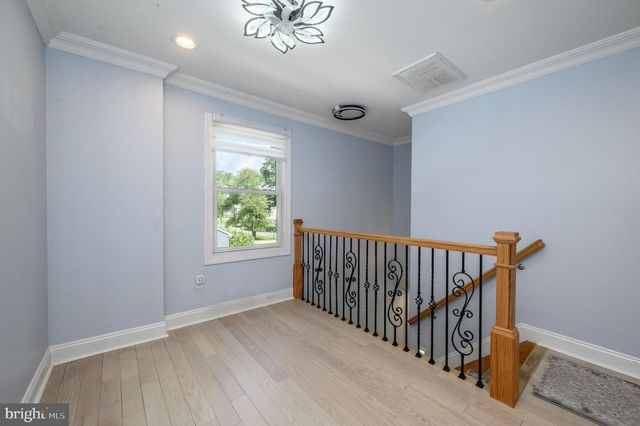 11 BROOK RD, Kendall Park, NJ 08824