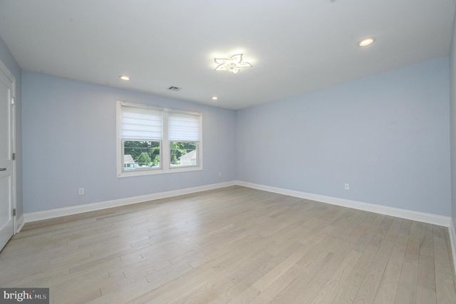 11 BROOK RD, Kendall Park, NJ 08824