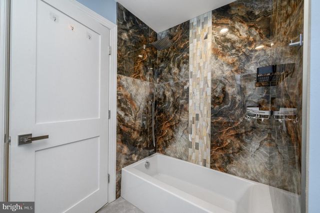 11 BROOK RD, Kendall Park, NJ 08824