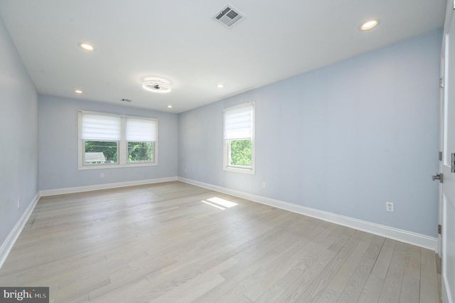 11 BROOK RD, Kendall Park, NJ 08824