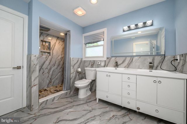 11 BROOK RD, Kendall Park, NJ 08824
