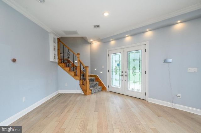 11 BROOK RD, Kendall Park, NJ 08824