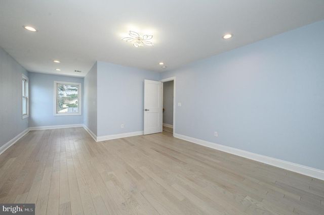 11 BROOK RD, Kendall Park, NJ 08824
