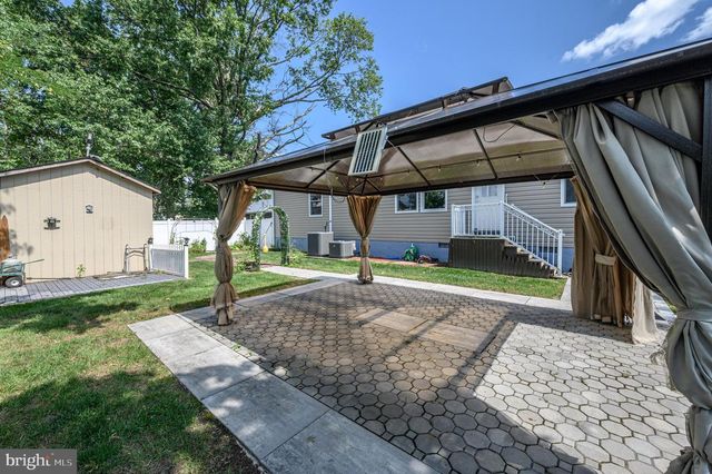 11 BROOK RD, Kendall Park, NJ 08824