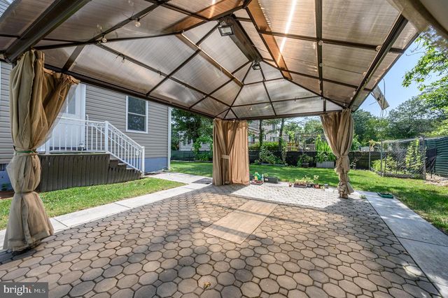 11 BROOK RD, Kendall Park, NJ 08824