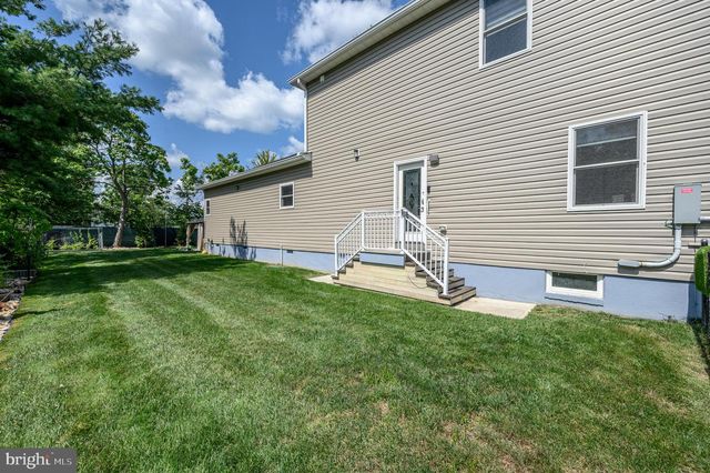 11 BROOK RD, Kendall Park, NJ 08824