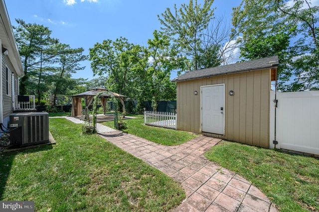 11 BROOK RD, Kendall Park, NJ 08824