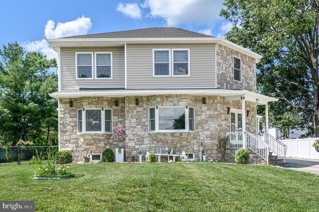 11 BROOK RD, Kendall Park, NJ 08824