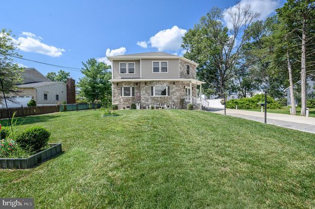 11 BROOK RD, Kendall Park, NJ 08824