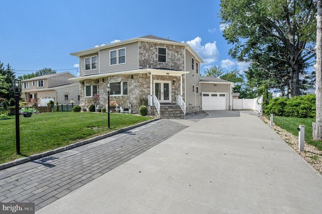 11 BROOK RD, Kendall Park, NJ 08824