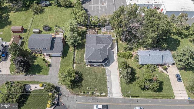 11 BROOK RD, Kendall Park, NJ 08824