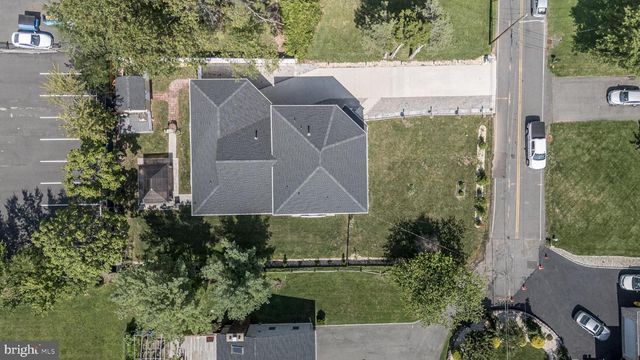 11 BROOK RD, Kendall Park, NJ 08824